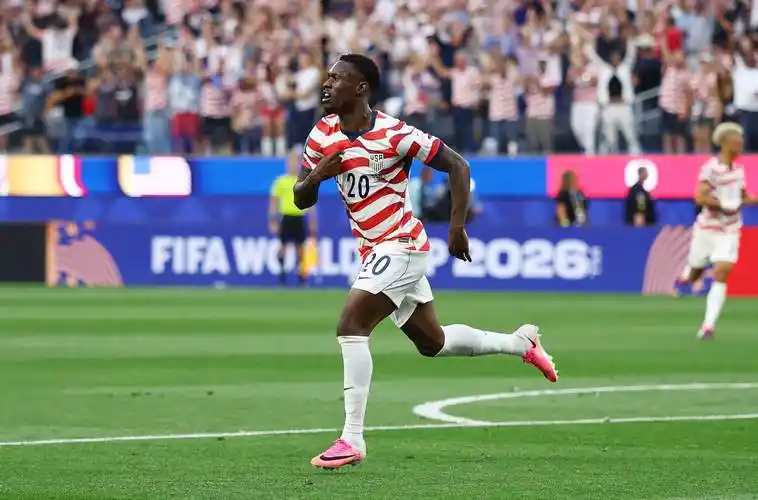 世界杯爆冷夜！美国男足2-0掀翻澳大利亚，巴洛贡造乌龙成关键先生