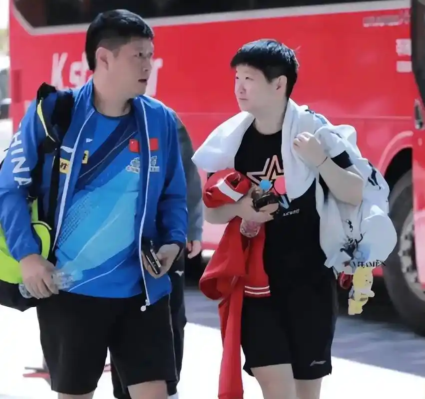 世界杯激战正酣，孙继海郭艾伦邱贻可跨界聊球：CBA球星预测NBA总决赛走势